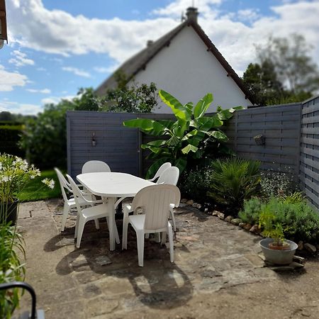 Les Abelias Bed and Breakfast Hauterive  Buitenkant foto