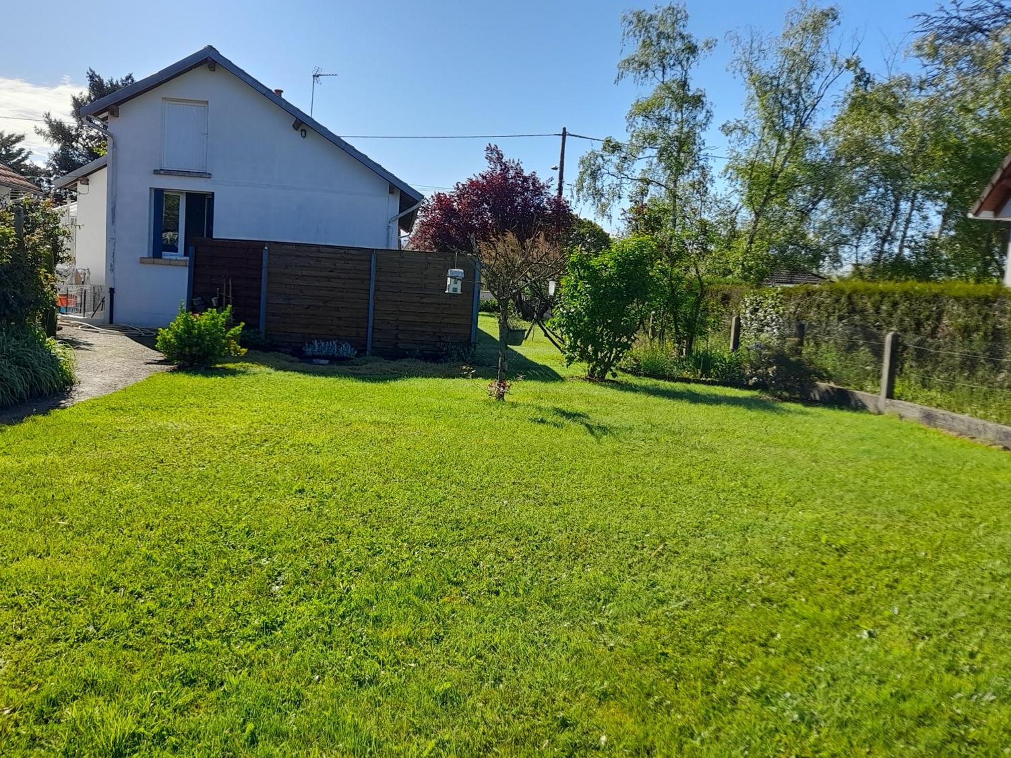 Les Abelias Bed and Breakfast Hauterive  Buitenkant foto