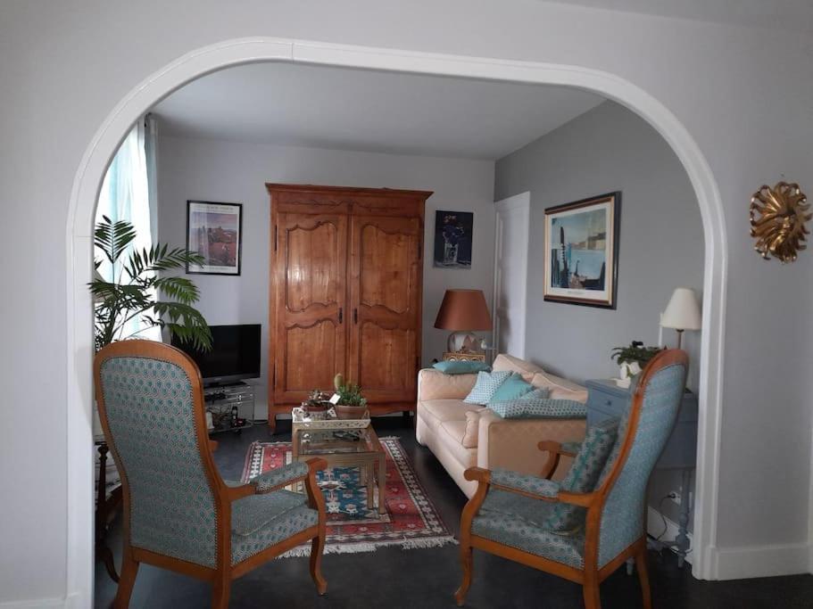 Les Abelias Bed and Breakfast Hauterive  Buitenkant foto