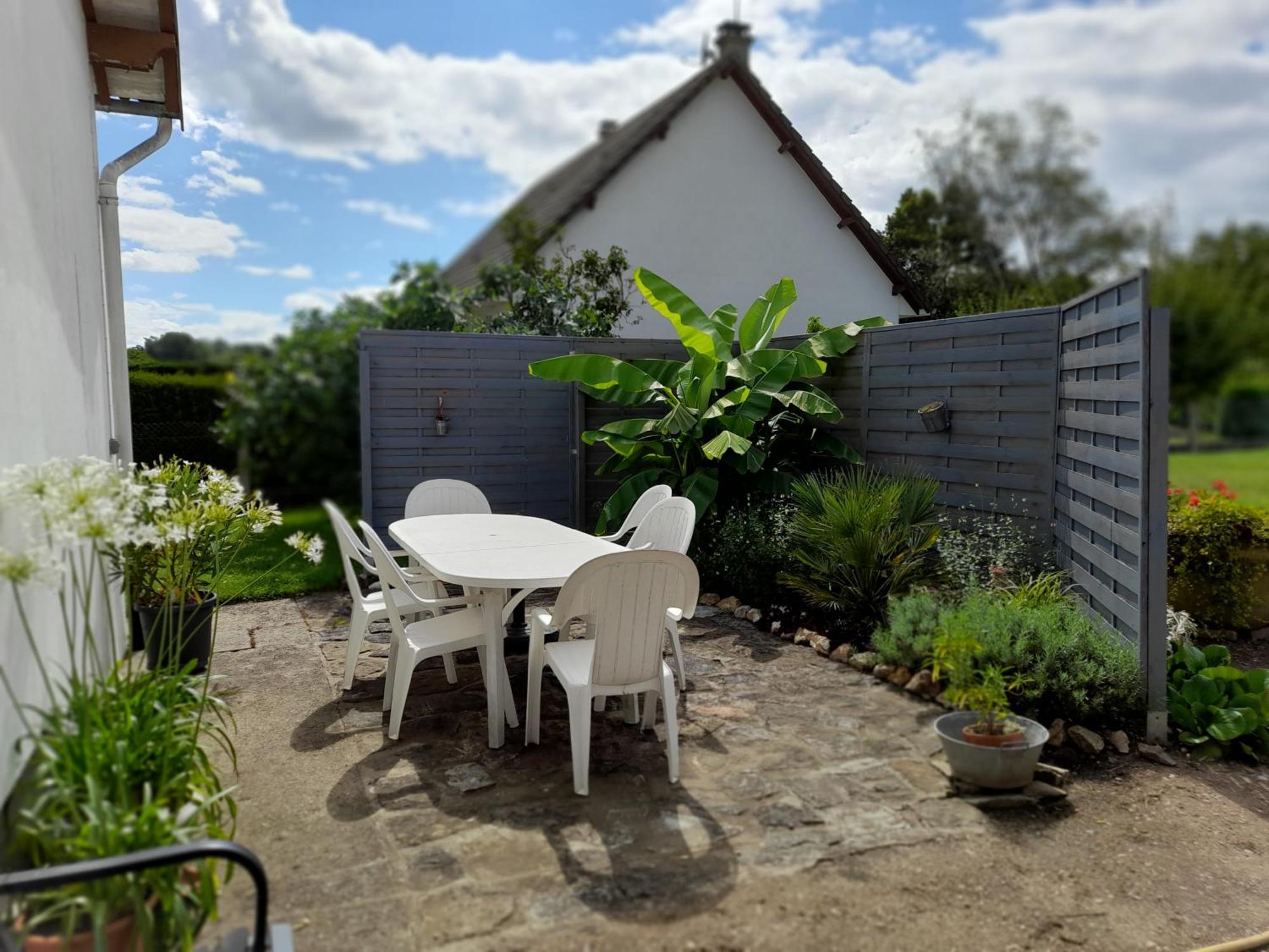 Les Abelias Bed and Breakfast Hauterive  Buitenkant foto